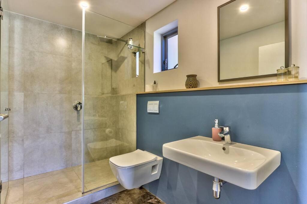 Apartment Third Floor-breath-taking Views- Two Bed In New Development! *