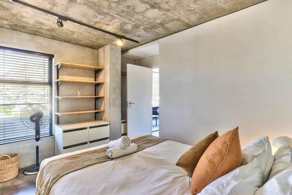 Third Floor-breath-taking Views- Two Bed In New Development! Apartment *